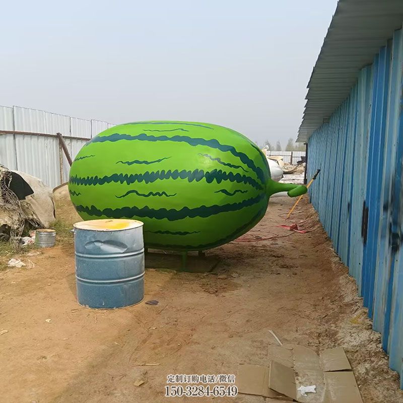 西瓜雕塑抽象 公园景观瓜果雕塑供求 烤漆雕塑制造商