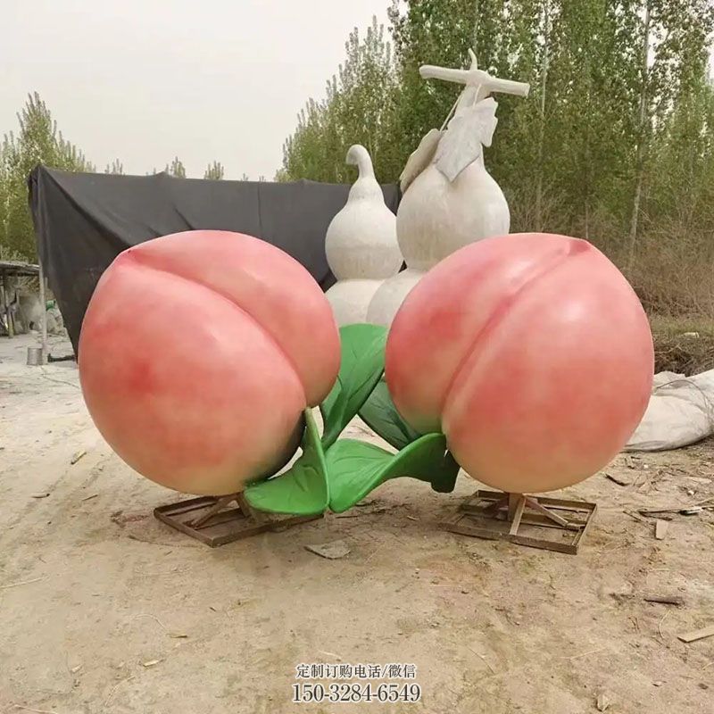 环境水蜜桃雕塑 园林水果雕塑摆件订做 空间果蔬雕塑精品
